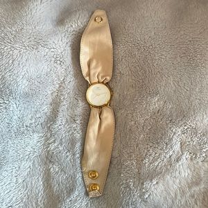 Triumph Watch with crystals, needs a new battery